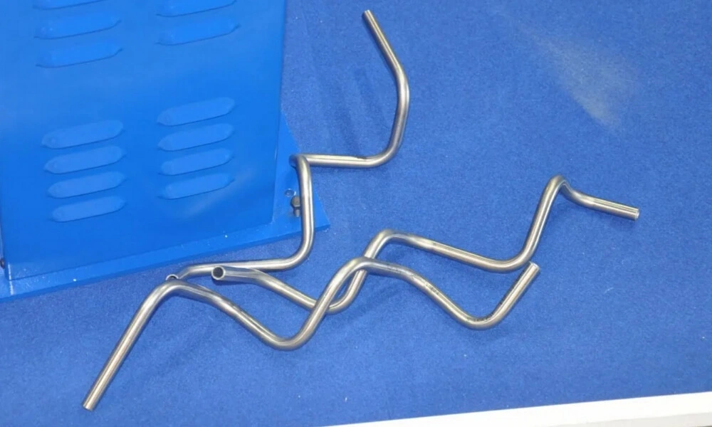 Tube bending and metal bended tubes