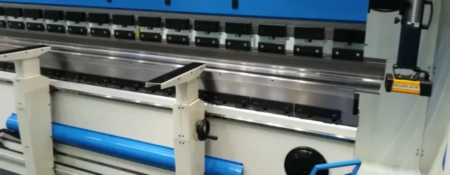 Press brake CNC with bending tools installed