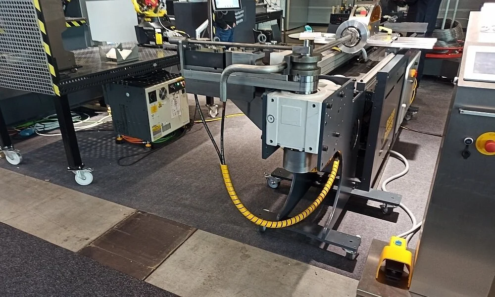 Tube bending on automatic tube bending machine